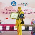 Bikin Bangga, Bunda Paud Sitti Chomzah Raih Penghargaan Nasional